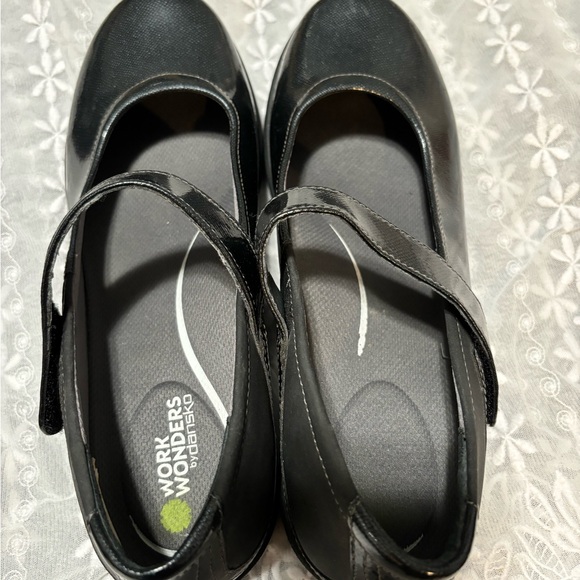 Wonder Works by Dansko shoes - Picture 7 of 7